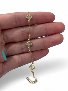 Delicate 14k Yellow Gold Clover Bracelet